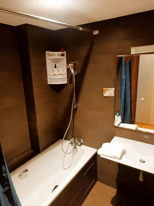 Elegant 2-Bedroom Apartment In Vibrant Maarif Casablanca 0*,